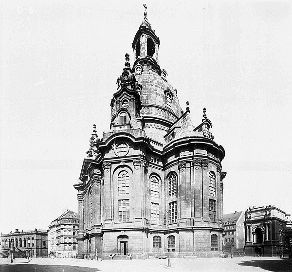 Kostel Panny Marie v Dr��anech na konci t�ic�t�ch let.Foto: http://www.loc.gov