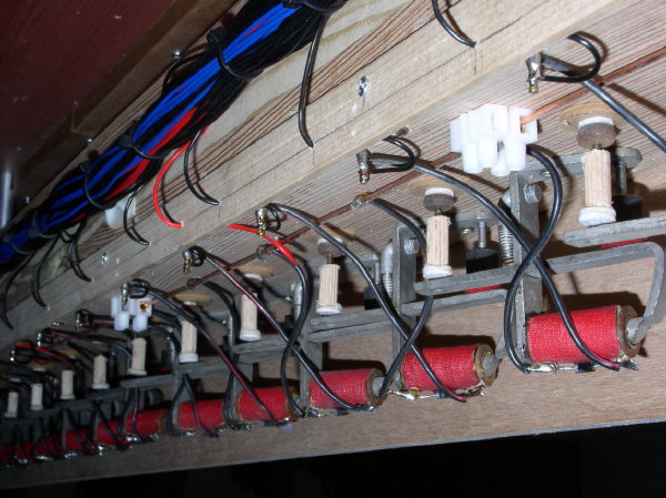 Elektromagnety v basu