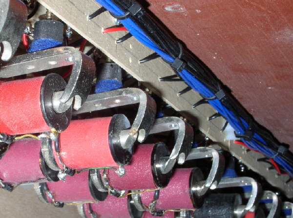 P��kov� elektromagnety v diskantu.
